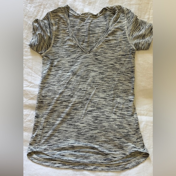 Lululemon T-shirt - Picture 2 of 5